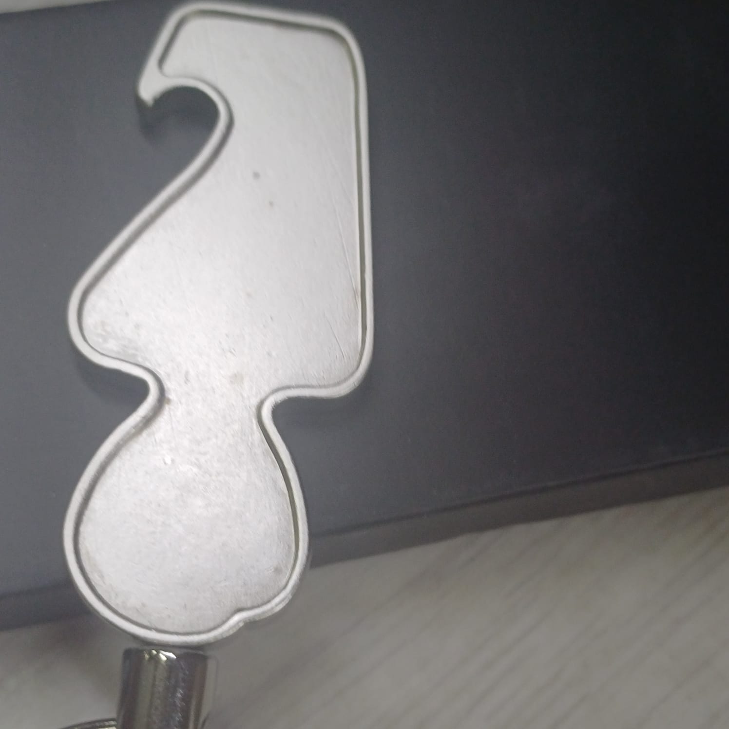 Брелок-открывалка Human