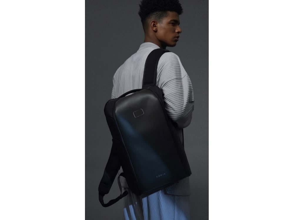 Водостойкий антикражный рюкзак FlipPack для ноутбука 15.6